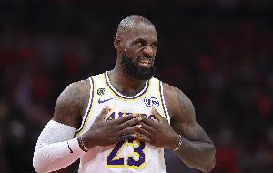 詹姆斯湖人生涯总薪资达3.475亿 热火1.698亿 骑士6400万