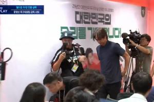 35秒后，洪明甫朗读辞职信速离场，韩网狠批：夜深潜逃！