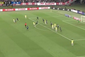 目标世界冠军没吹牛啊！去年日本队史首胜巴西，日本球迷沸腾欢呼