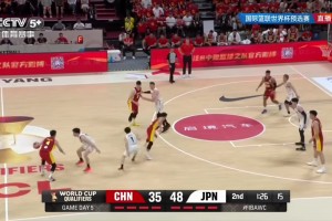 防守得注意啊！贺希宁高难漂移中投打进！随后霍金森轻松快攻取分