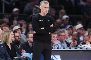 多诺万接受马刺助教职位，NBA执教首战即对阵马刺