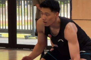 巅峰对决！广州龙狮与NBA劲旅交锋，谁将占据场上优势？
