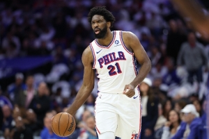狂飙！NBA顶级后卫特雷·杨被质疑价值，恩比德交易流言再起！
