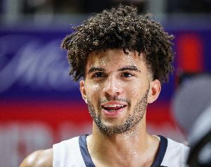 关键时刻屡失良机！探花布泽尔17投7中获19分8篮板，却出现4次失误