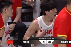 郭艾伦:杨瀚森是否已掌握约基奇的传球技巧?杨健:他的空切是针对穆雷的