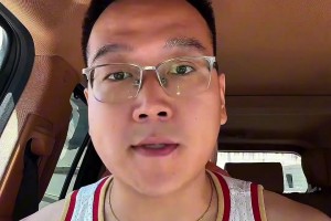 詹现身克利夫兰 和骑士副总经理会面！下家赔率骑士超50%！