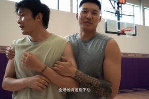 曾繁日戏谑与丁彦雨航不搭档比赛：4对4全场表现拖后腿，跑动困难