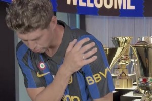 不再是玻璃体质？国米新援斯通斯“诈伤”后耍宝