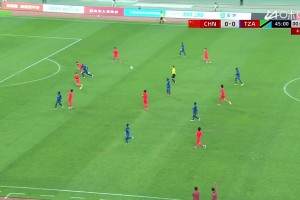 补时丢球！基津加远射破门，U17国足半场0-1落后