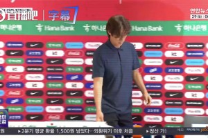 主帅洪明甫辞职过程被批太敷衍，照着一份A4纸读稿！