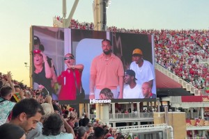 见证C罗破门！NBA超级巨星亚历山大也亲临现场观战世界杯！