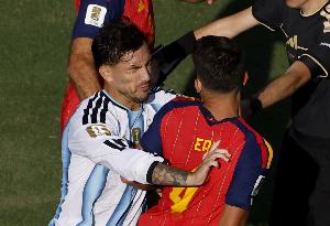 阿根廷被FIFA调查：5名球员涉案，存在歧视口号及违规横幅