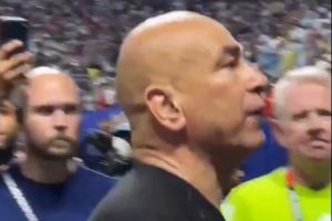 枣核钉！ESPN记者分享视频：埃及教练朝阿根廷球迷大声喊叫并吐口水