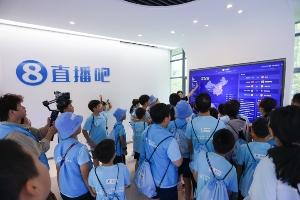 CBA小记者探访直播吧 直击体育新闻报道全流程