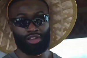 杰伦·布朗逗比喊话加入CBA：仅需4亿马上加入！学普通话