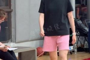陈晓佳就这样一步，两步，三步走进我的心里