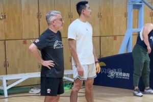 山东高速男篮体能教练王喆重返岗位，新任外籍教练奥斯卡・拉塔亮相训练场
