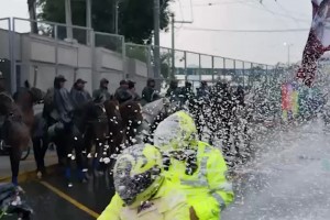警车都敢喷
