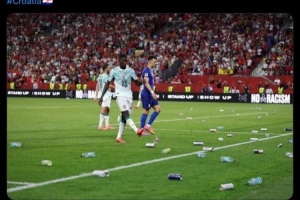 FIFA将对克罗地亚球迷扔瓶子事件进行调查，或对克罗地亚足协进行处罚