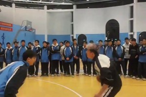 “在最菜的年纪，人最齐；在装备最齐全的年纪，智能跟着人潮走”