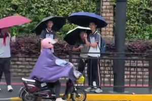 谁懂啊？逛着街呢，对面就走来了欧文 ...