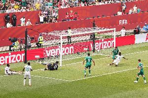 实时小组赛第三轮，韩国遭塞内加尔2-0击败！伊斯梅拉·萨尔进球，伊拉克十人作战