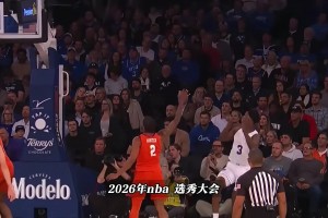 看他这一招一式，真的太像麦迪了！他就是奇才队选中的状元迪班萨