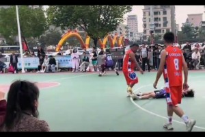新一期格斗篮球！无论打野球还是比赛都要注意安全