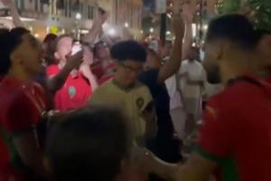 摩洛哥球迷夜间在法国队酒店周边击鼓唱歌,制造噪音干扰