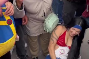 淘汰德国队晋级！巴拉圭女球迷当场秀起辣舞
