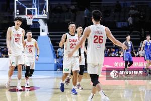 媒体人指出：中国男篮多个月备战期间需明确核心并发挥杨瀚森优势