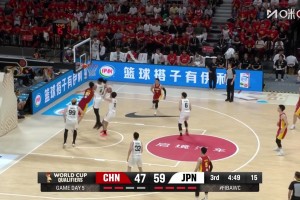 杨瀚森禁区几乎空篮不中