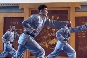 孙铭徽与凯尔登·约翰逊同在少林寺修炼武术及篮球技艺