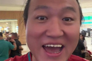 王涛：我这边现场啊，梅西球迷和C罗球迷对骂起来了