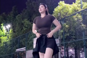 你们怎么让肘姐投得这么轻松，没人上对抗吗？