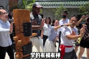 战报：格林中国行突袭野球场