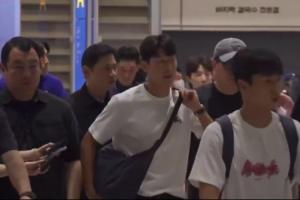 待遇大相径庭！洪明甫归韩遭骂声一片，今孙兴慜返国获球迷支持