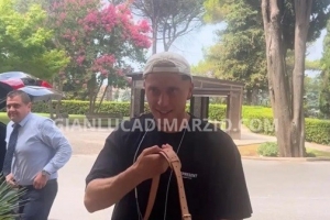 迪马：乌迪内斯130万欧引进科莫后卫沃伊沃达，球员已完成体检