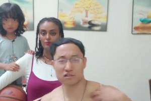 好家伙！一网红晒视频：为了中国篮球事业，哥们娶了1米82埃塞俄比亚媳妇