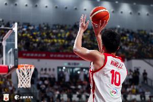 杨健:王俊杰全面压制渡边雄太 日本队四号位无法应对,只能启用双塔