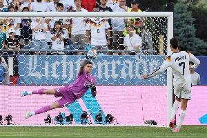 近13届世界杯点球决战，先罚方仅赢两场，胜率达15%