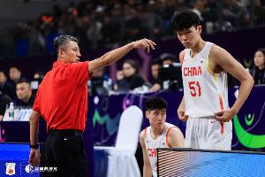 中国男篮表现不佳,外界批评声浪高涨,期望与现实相去甚远
