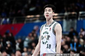 媒体人：同曦为郭昊文提供三年D类年薪600万的最高合同