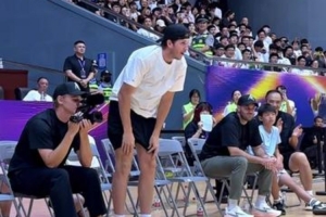 这一战将改变格局？湖人新星里夫斯中国行背后的深远影响