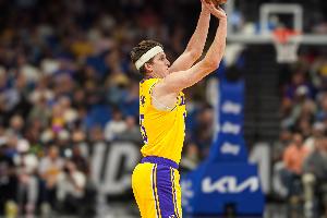 湖人休赛期投入高达4.46亿,里夫斯签下4年1.85亿合同,凯斯勒获4年1.3亿合约