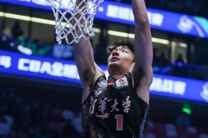 逆境中展翅！隰泰诚扛起清华后场大旗，何文伟成长之路任重道远