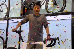 恭喜李金羽喜提爱车！这次直接选了满配，骑着超带感