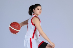 U17李沅珊首节表现亮眼，三分球5投3中获9分1篮板1助攻1抢断