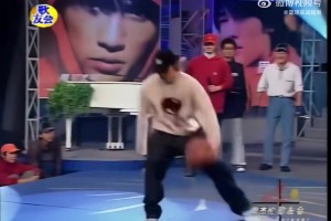 毕竟是“黄巧克力”！周杰伦这运球水平比各位吧友如何？