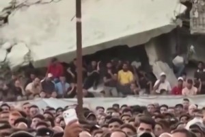 巴勒斯坦球迷废墟中聚集，共同支持埃及队
